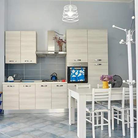 Casa Azzurra 아파트 칼라고노네